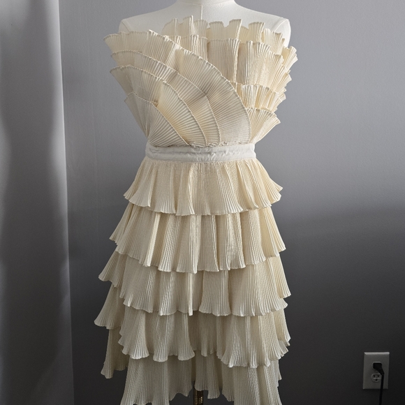 Cream Layered Pleated Ruffle Mini Dress Size Medium - Picture 3 of 7